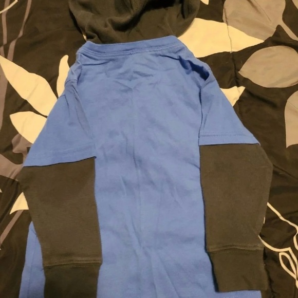 Shirt with hood - Picture 3 of 3